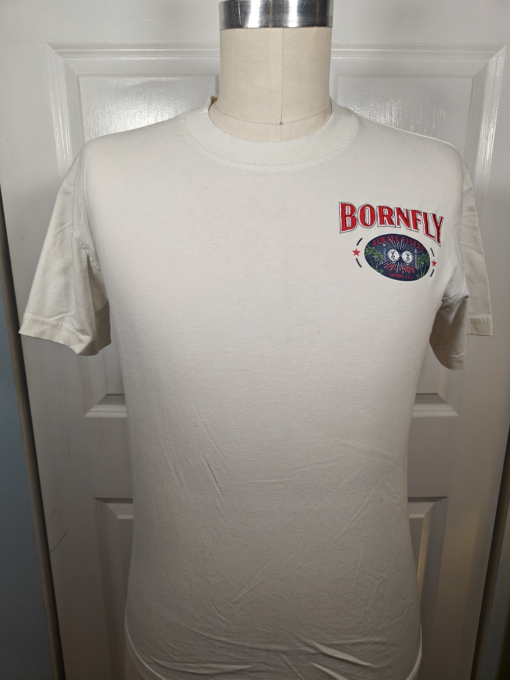 Born Fly Mens Medium Cream Embroidered Chest Patch Short Sleeve T-Shirt